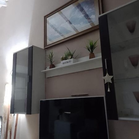 La Familia 2 Apartment Езейза Екстериор снимка